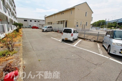 【駐車場】 | 本谷マンション | 駐車場完備です