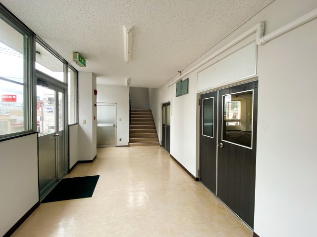 昭和ビルのロビー