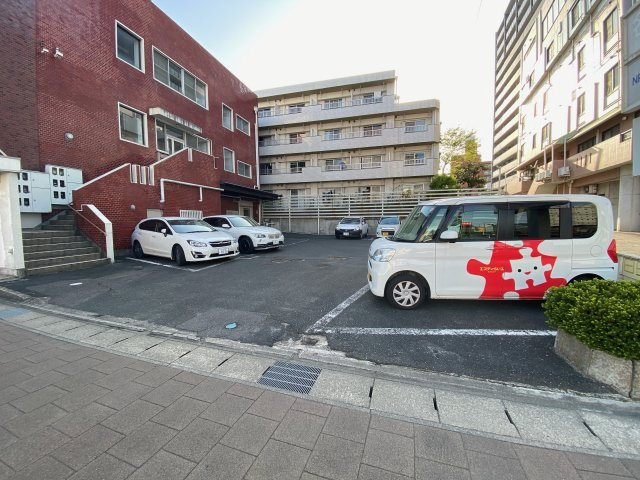 昭和ビルの駐車場