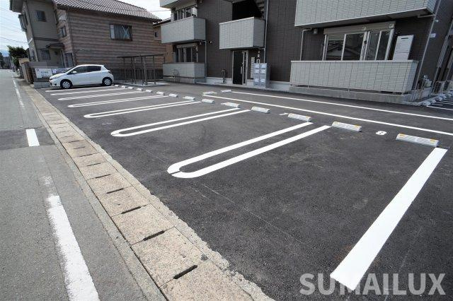 エトワール花立の駐車場