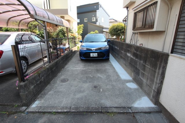 高雄１丁目 戸建の駐車場