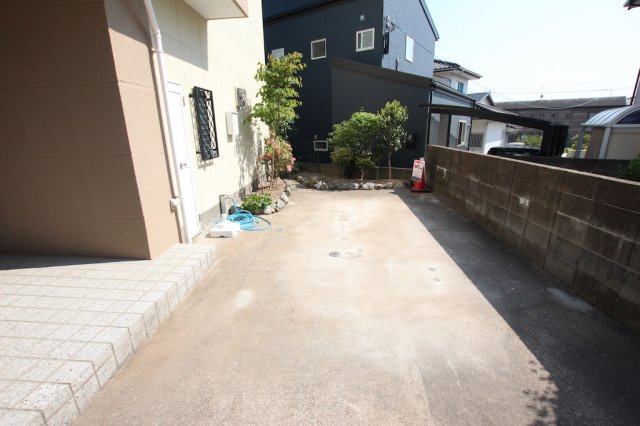 高雄１丁目 戸建の駐車場
