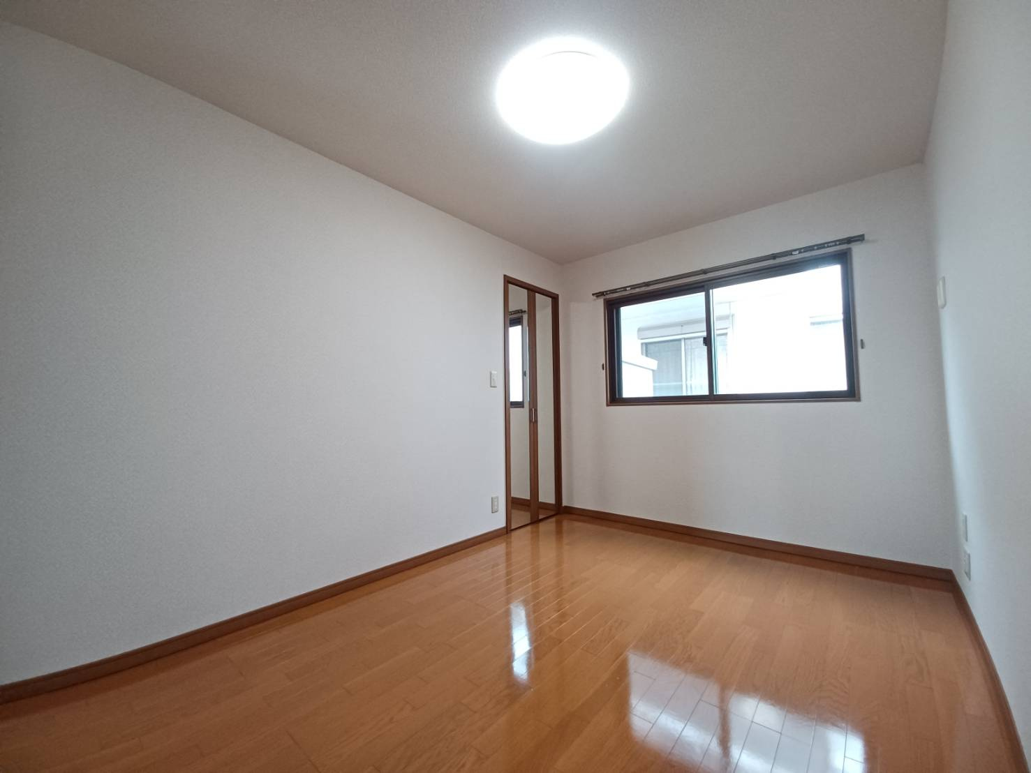 ヒーローマンション・リヴェールの洋室