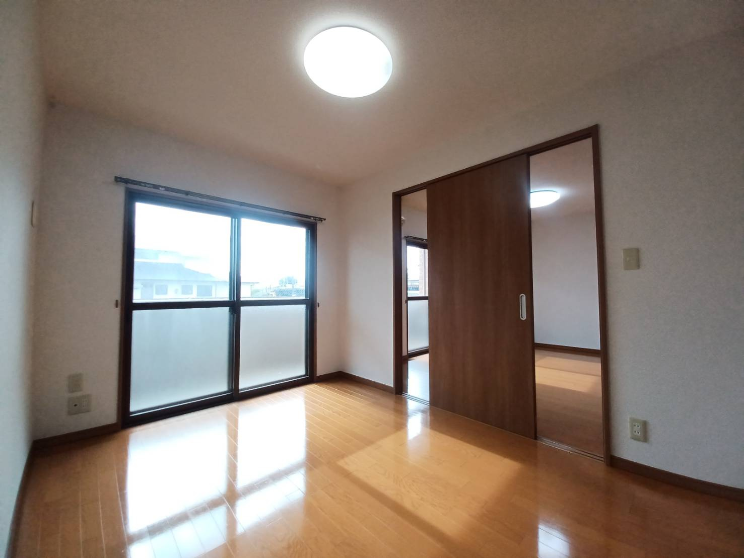 ヒーローマンション・リヴェールの洋室