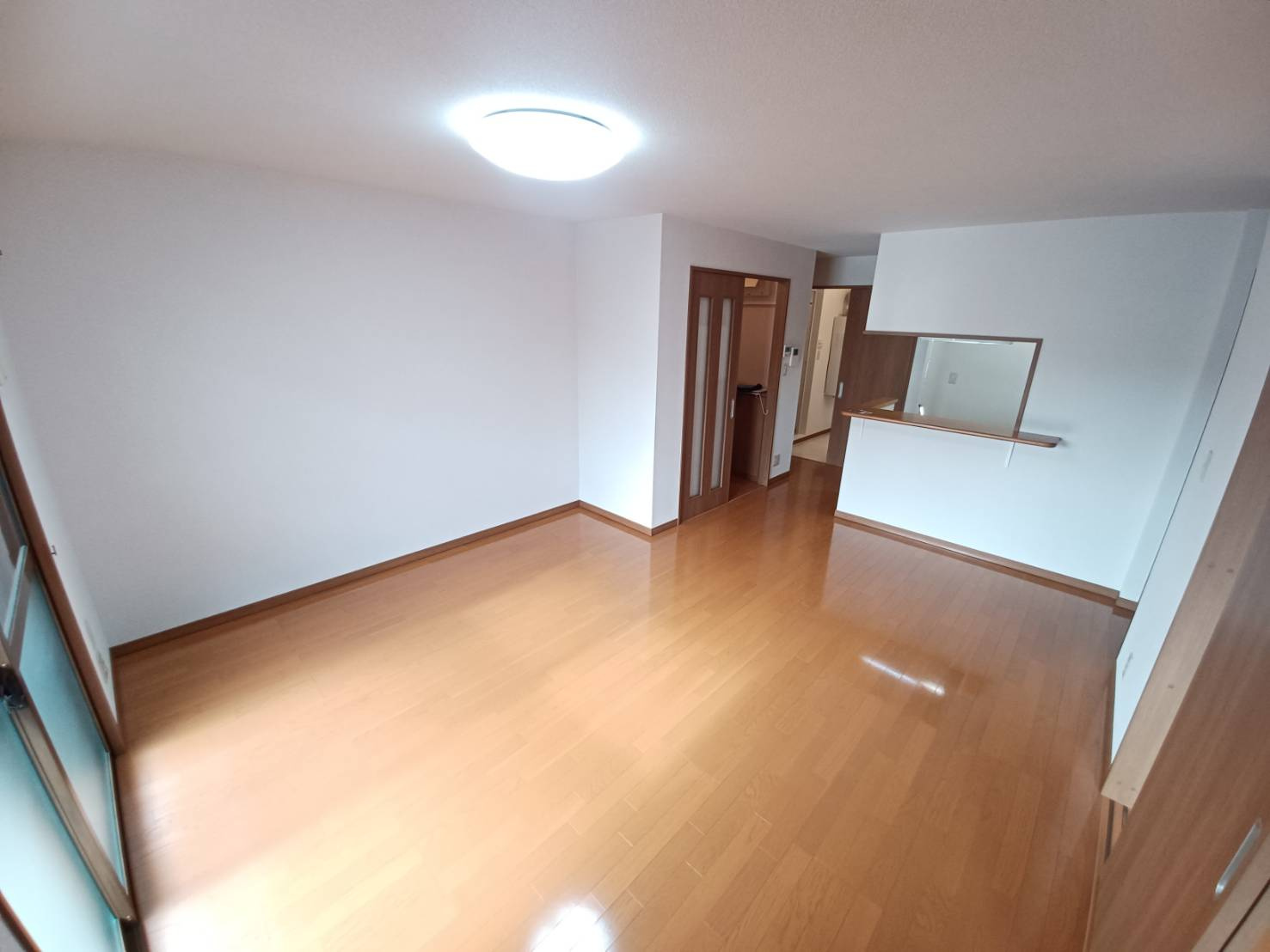 ヒーローマンション・リヴェールの居間・リビング