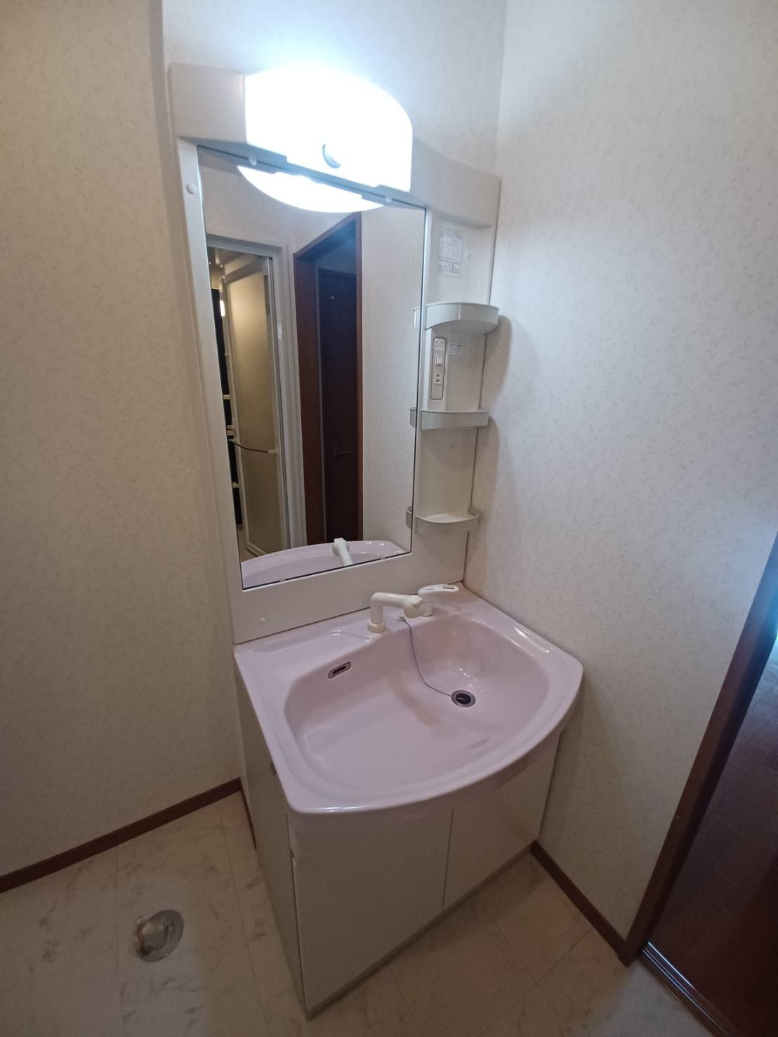 ヒーローマンション・リヴェールの独立洗面台