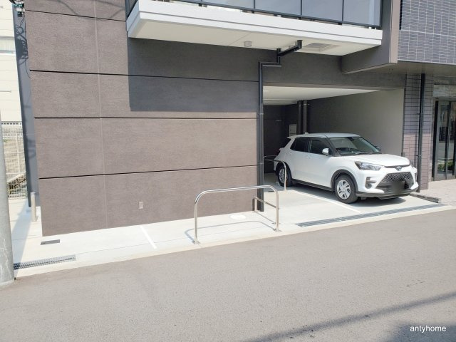 ライフフィールド塚本Grace 仲介手数料無料の駐車場