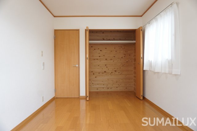 スカイハイツ新屋敷の洋室