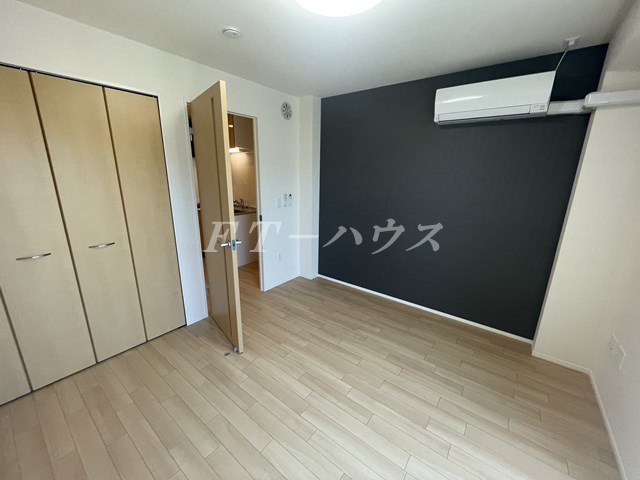 ラーハ前原の洋室