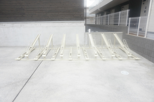 リブリ・アイリス幕張本郷の駐車場