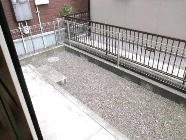 ロジュマンB棟の庭