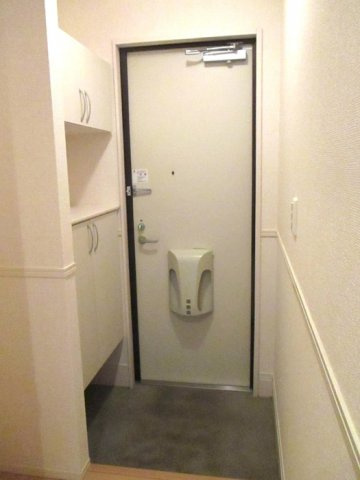 ロジュマンB棟の玄関