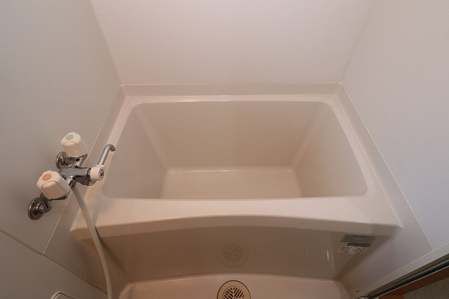 ラ・ヴィスタの浴室|清潔感のあるトイレです