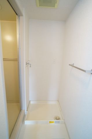 メゾンボヌールの設備|室内洗濯機置き場です
参考、同建物・同間取りの号室