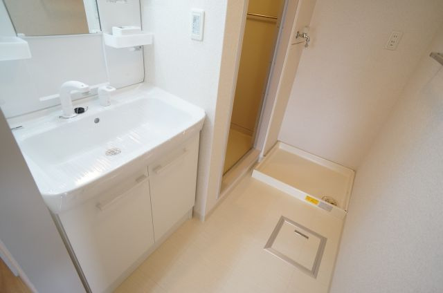 メゾンボヌールの洗面所|参考、同建物・同間取りの号室