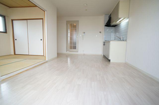 メゾンボヌールの居間・リビング|参考、同建物・同間取りの号室