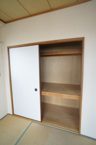 メゾンボヌールの収納|和室の押入れです
参考、同建物・同間取りの号室