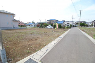 【前面道路含む現地写真】 | 川越市笠幡　建築条件なし売地　「笠幡駅」徒歩20分　敷地90坪　