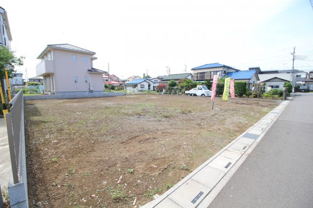 川越市笠幡　建築条件なし売地　「笠幡駅」徒歩20分　敷地90坪　の前面道路含む現地写真