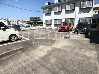 【駐車場】 | ピュア小豆坂 | 車をお持ちの方に嬉しい駐車場付きの物件です