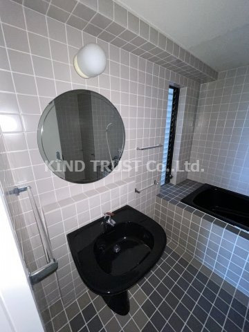 パシフィック天満橋の洗面所|明るい洗面所です