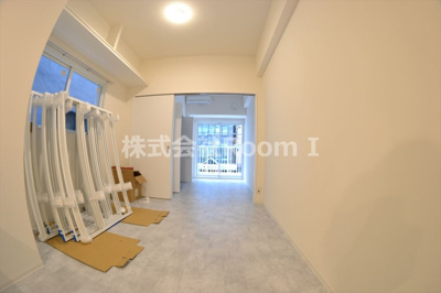 【居間・リビング】 | アンビシャス鎗屋町 | ゆったり過ごせる居間です