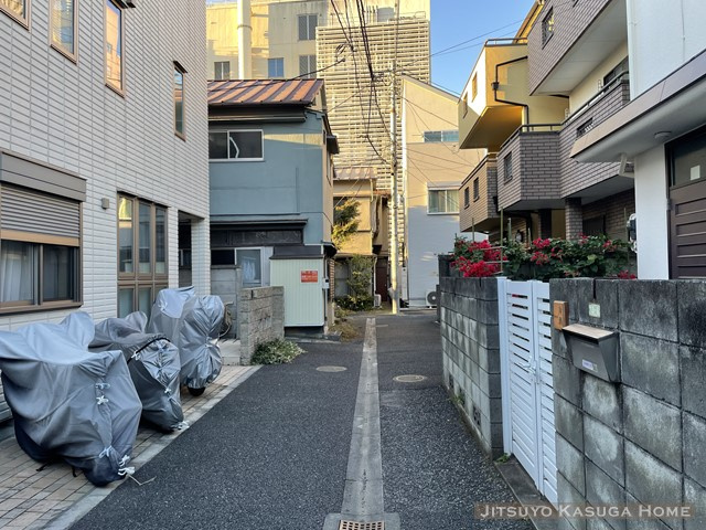 【前面道路含む現地写真】