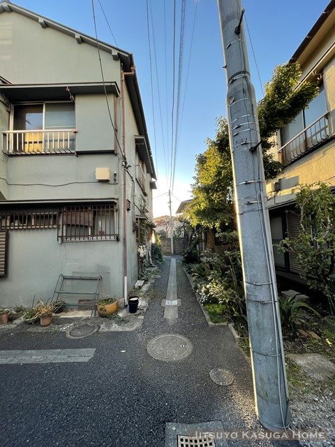 【前面道路含む現地写真】