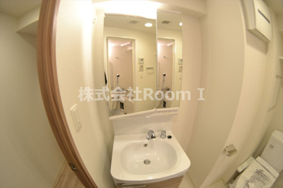 【独立洗面台】 | プレサンス松屋町グレース | 朝の身支度には欠かせない独立洗面化粧台