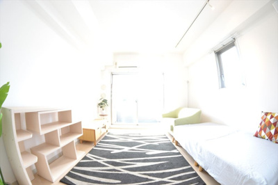 【居間・リビング】 | アーデン谷町 | こちらの居間で趣味の時間をお楽しみください