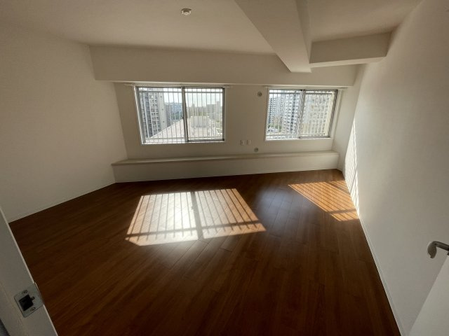 近鉄南港ガーデンハイツ２１号棟の寝室|落ち着いた色調の寝室です