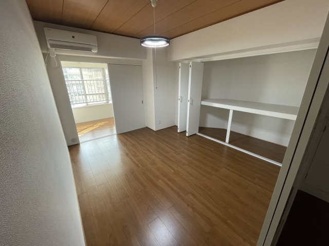 近鉄南港ガーデンハイツ２１号棟の収納|たっぷりとした収納スペースです