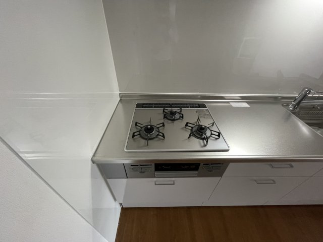 近鉄南港ガーデンハイツ２１号棟のキッチン|キッチンでお料理をお楽しみください