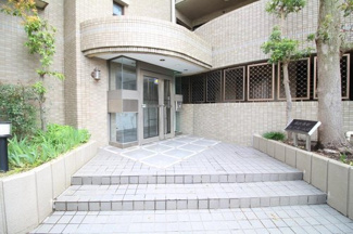 【エントランス】 | 高級感溢れるエントランスです♪