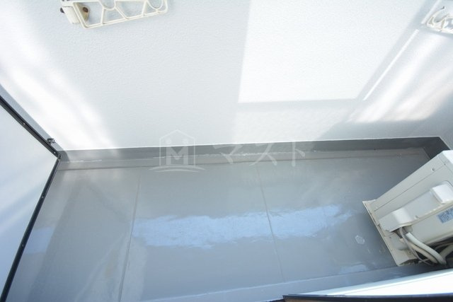 マンションタワーサイドのバルコニー