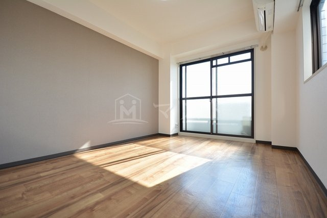 マンションタワーサイドの居間・リビング