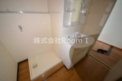 【独立洗面台】 | 大宝ルグラン上本町 | 独立洗面台、小物を置くことができて便利です