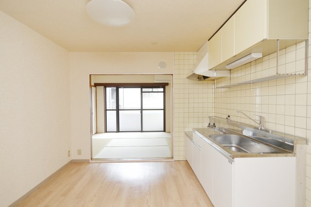 ロワイヤル東井堀12の居間・リビング