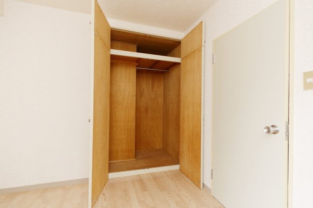 ロワイヤル東井堀12の収納