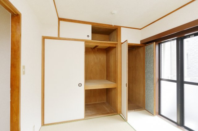 ロワイヤル東井堀12の収納