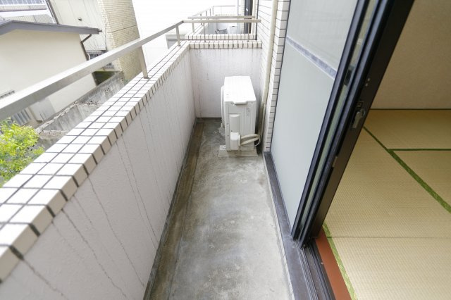 ロワイヤル東井堀12のバルコニー