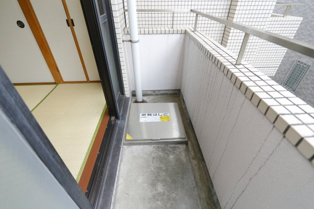 ロワイヤル東井堀12のバルコニー