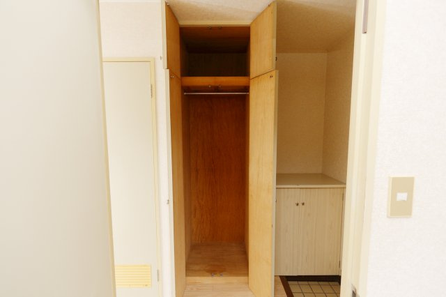 ロワイヤル東井堀12の玄関