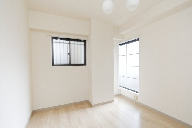 ロワイヤル東井堀12の洋室