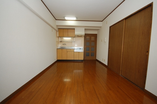 グランドヒル野中の居間・リビング|内装イメージ：同マンション別室