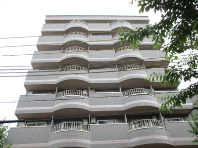 【外観】 | ベルメゾンリズ | 隣接する建物がなく風通しの良いマンションです