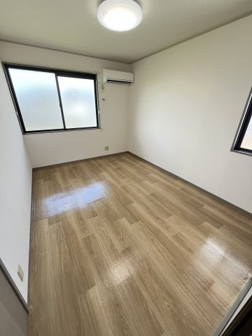 グランディールA棟の洋室