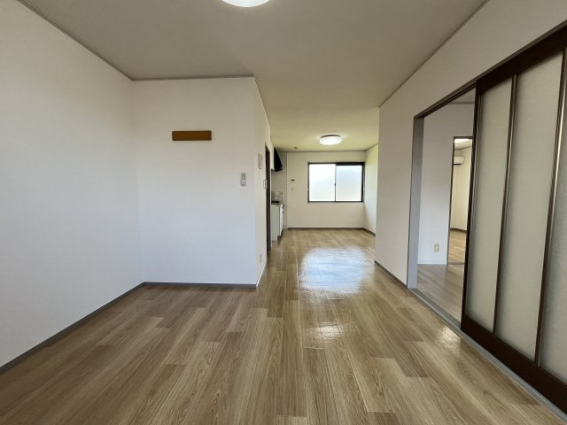 グランディールA棟の居間・リビング