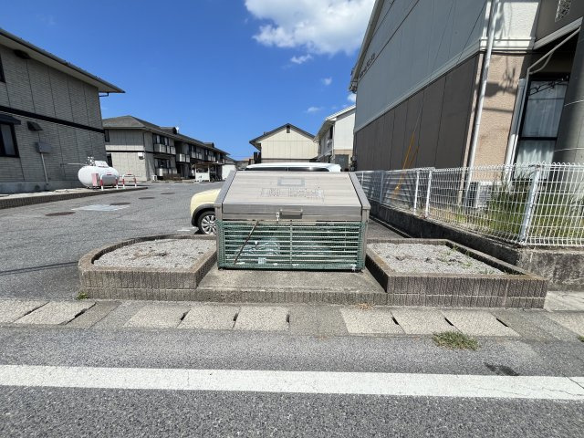 グランディールA棟の駐車場