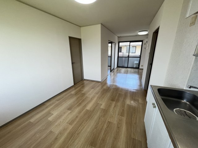 グランディールA棟の居間・リビング